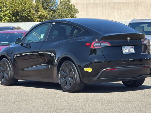 Used 2023 Tesla Model Y Long Range AWD/4WD image 7