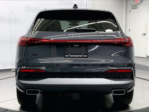 Certified 2025 Audi Q5 2.0T Premium Plus w/ Premium Plus image 3