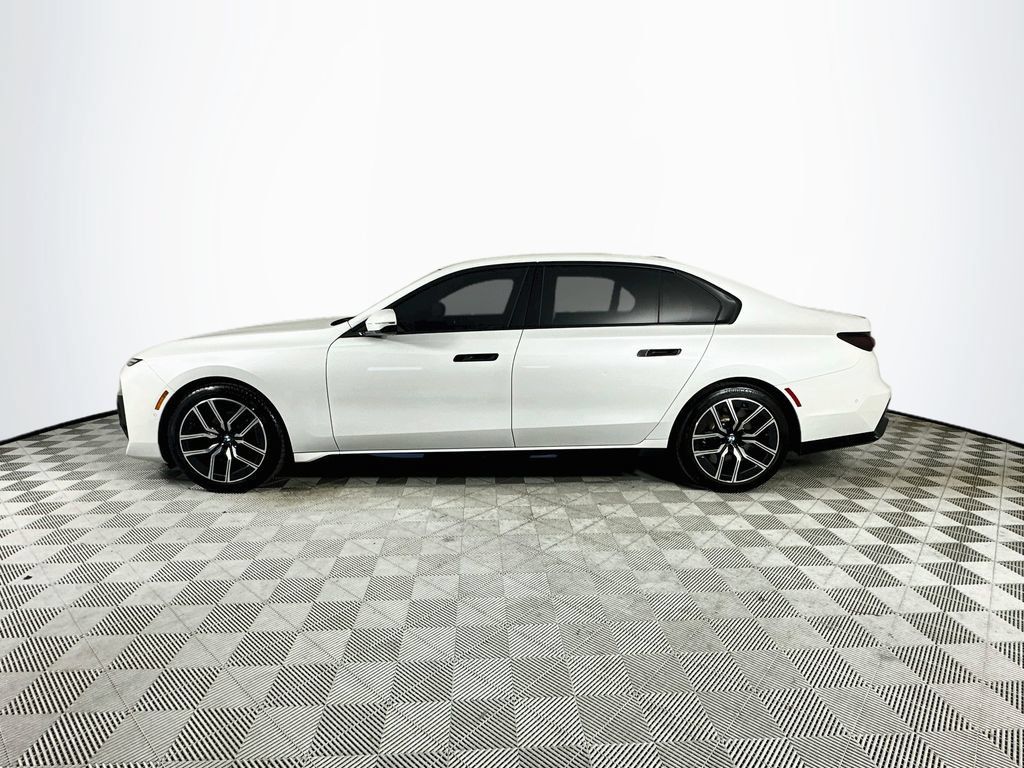 Used 2024 BMW 760i xDrive w/ Premium Package 2 AWD/4WD image 4