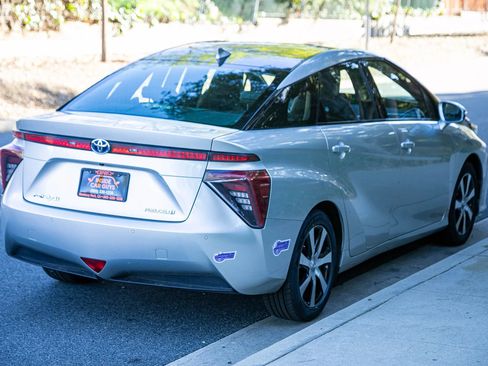 Used 2018 Toyota Mirai FWD image 4