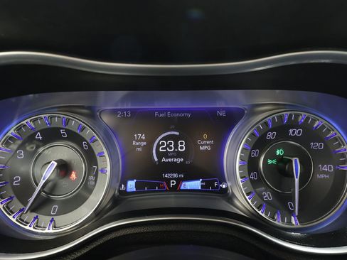 Used 2018 Chrysler 300 Limited w/ Safetytec Plus Group image 8