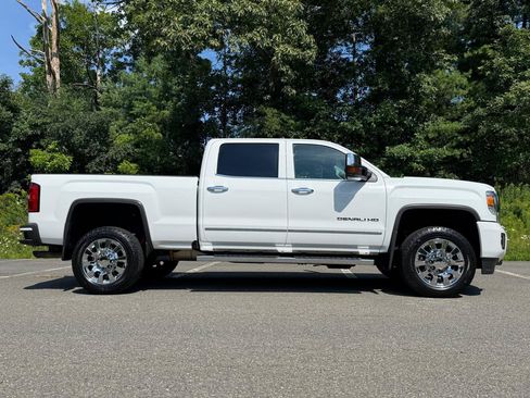 Used 2019 GMC Sierra 2500 Denali w/ LPO, Protection Package AWD/4WD image 4