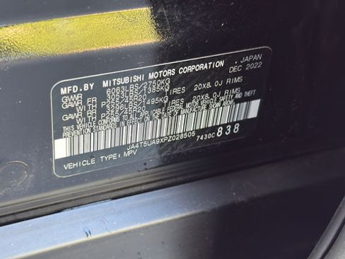 Used 2023 Mitsubishi Outlander 4WD Plug-In Hybrid image 27
