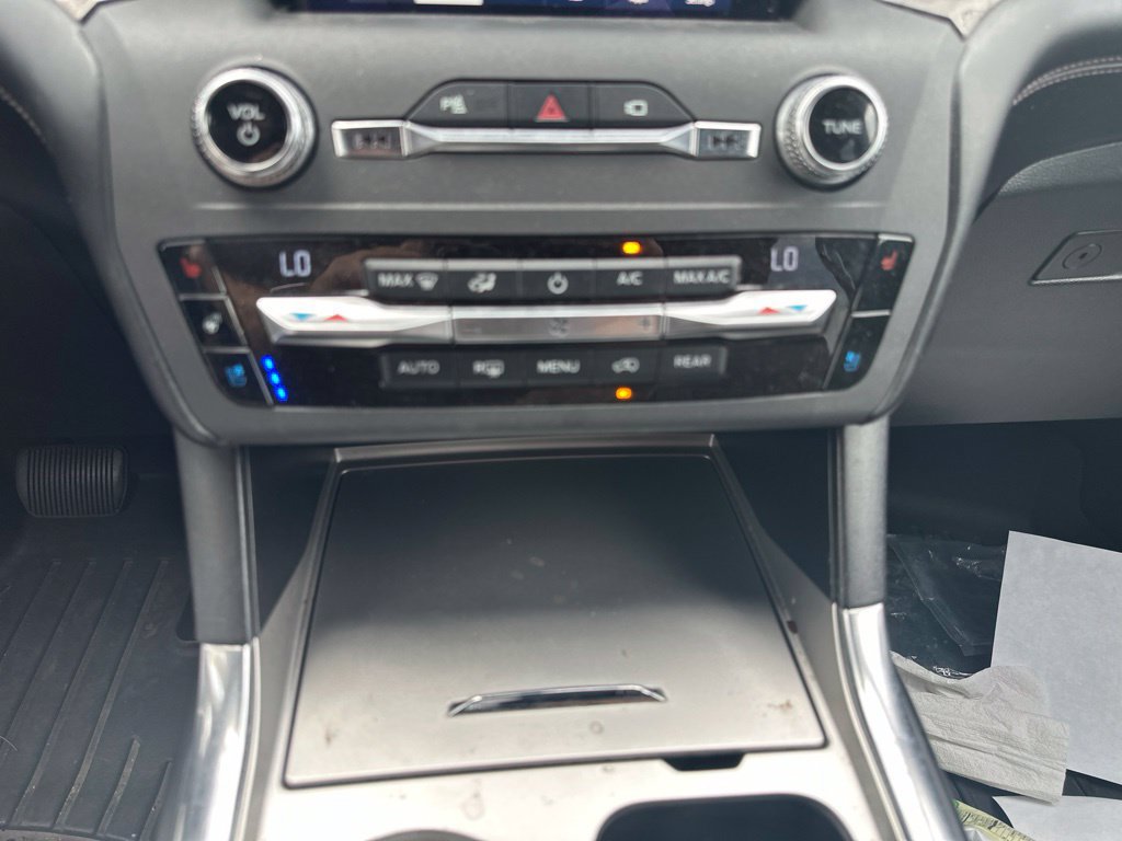 Certified 2020 Ford Explorer Platinum w/ Premium Technology Package AWD/4WD image 25