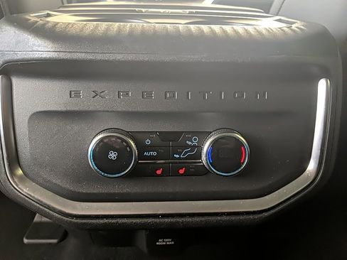 Used 2025 Ford Expedition Max Platinum image 19