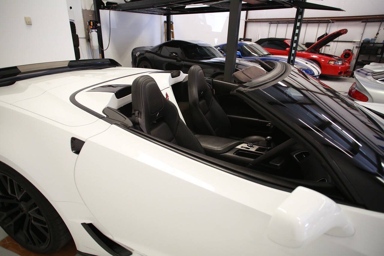 Used 2016 Chevrolet Corvette Z06 w/ 3LZ Preferred Equipment Group RWD image 22