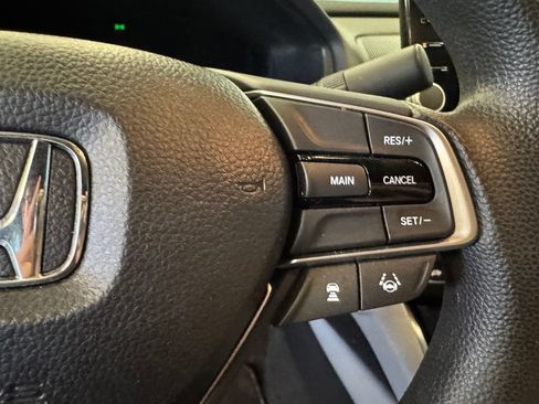 Used 2018 Honda Accord EX image 11
