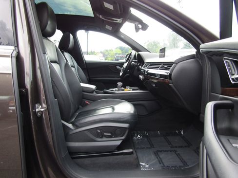 Used 2017 Audi Q7 3.0T Premium Plus w/ Premium Plus Package image 11