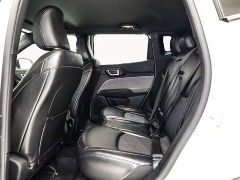 Used 2023 Jeep Compass Latitude image 29