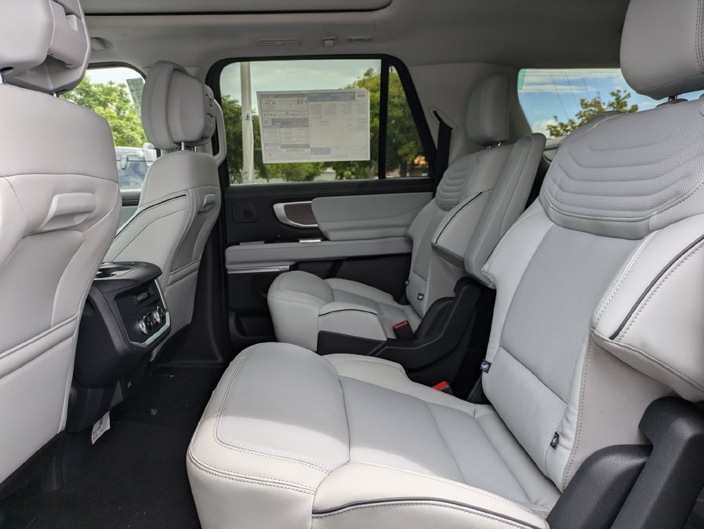 New 2026 Ford Expedition Max Platinum w/ Platinum Ultimate Package AWD/4WD image 15