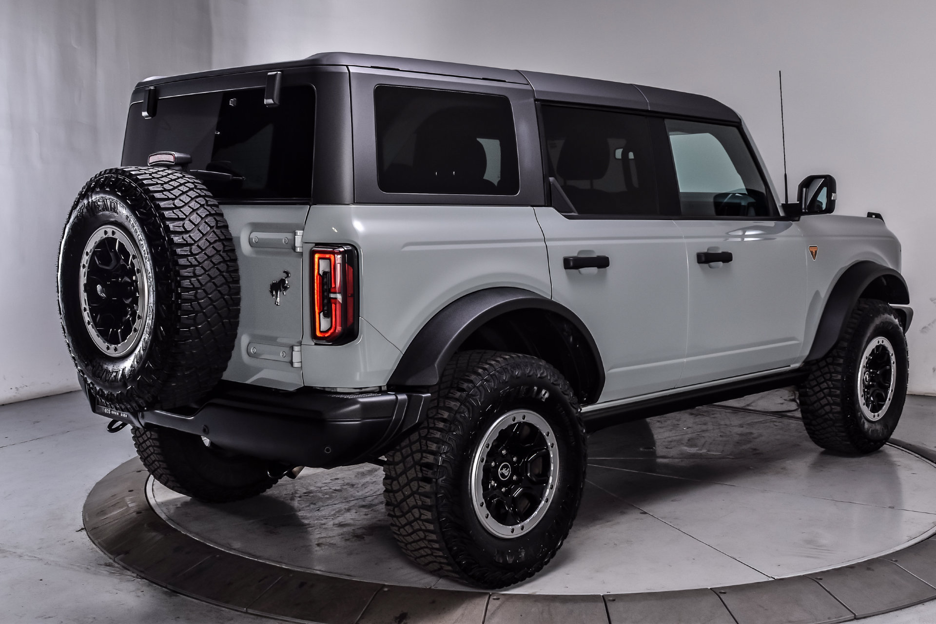 Used 2023 Ford Bronco Badlands w/ Sasquatch Package AWD/4WD image 6
