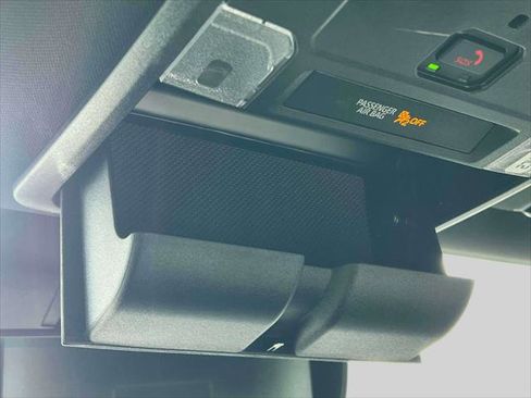 Certified 2025 Toyota Tacoma TRD Off-Road image 31