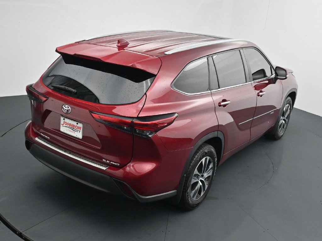 Used 2023 Toyota Highlander XLE AWD/4WD image 29