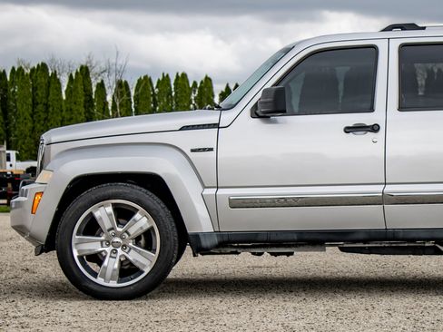 Used 2012 Jeep Liberty Limited Jet w/ Exterior Appearance Group RWD image 34
