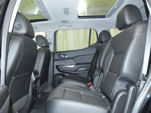 Used 2020 GMC Acadia SLT w/ Driver Alert Package II image 19