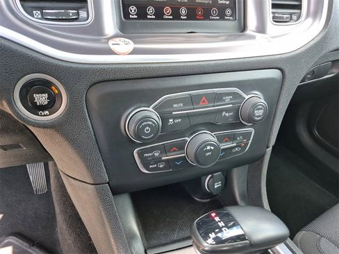 Used 2022 Dodge Charger SXT image 18