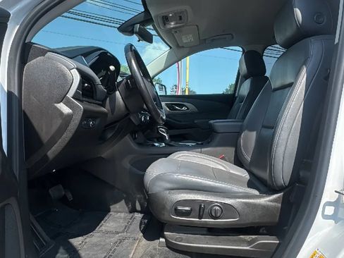 Used 2021 Chevrolet Traverse LT w/ LT Premium Package AWD/4WD image 12