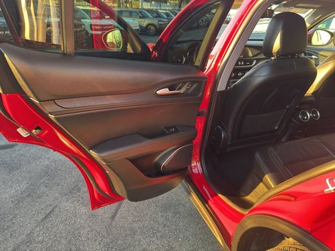 Used 2019 Alfa Romeo Stelvio image 19