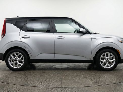 Used 2025 Kia Soul LX w/ LX Technology Package image 11