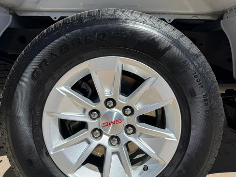 Used 2024 GMC Sierra 1500 SLE image 8