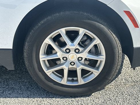 Used 2024 Chevrolet Equinox LT AWD/4WD image 12