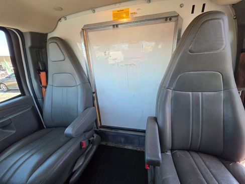 Used 2020 Chevrolet Express 3500 w/ Driver Convenience Package RWD image 15