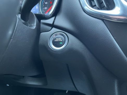 Used 2022 Chevrolet Equinox LT image 17