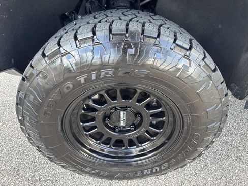 Used 2024 GMC Canyon AT4 image 32