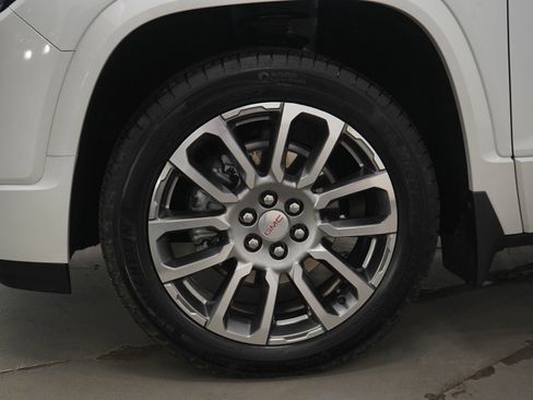 Used 2023 GMC Acadia Denali w/ Denali Technology Package image 32