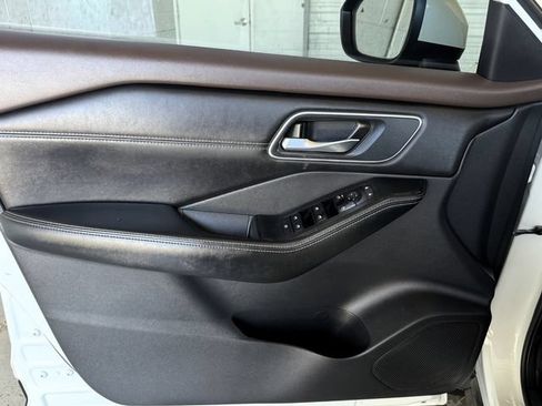 Used 2021 Nissan Rogue SV w/ Premium Package AWD/4WD image 13