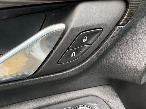 Used 2023 GMC Terrain SLE w/ Driver Convenience Package image 16