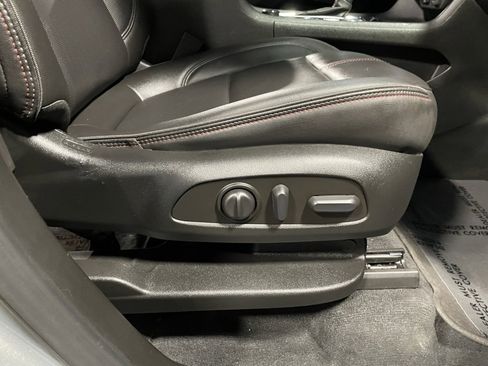 Used 2023 Chevrolet Traverse RS image 25