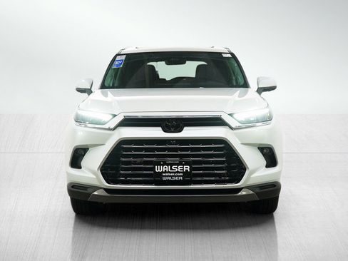Used 2024 Toyota Grand Highlander Limited image 8