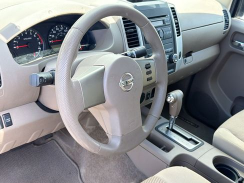 Used 2010 Nissan Frontier SE RWD image 4