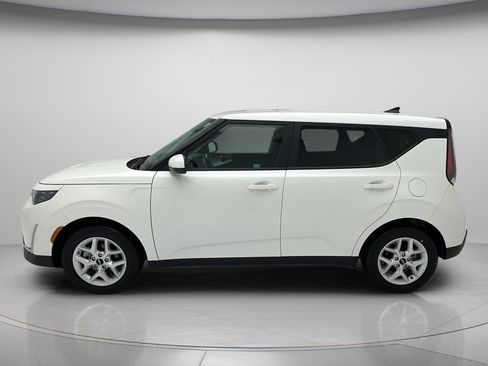 Used 2025 Kia Soul LX w/ LX Technology Package FWD image 8
