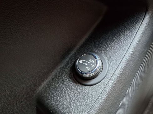 Used 2021 Chevrolet Traverse LT FWD image 21
