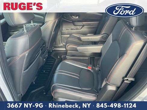 Used 2025 Honda Pilot TrailSport image 15