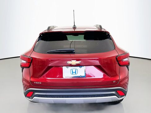 Used 2024 Chevrolet Trax LT w/ Sunroof Package image 6