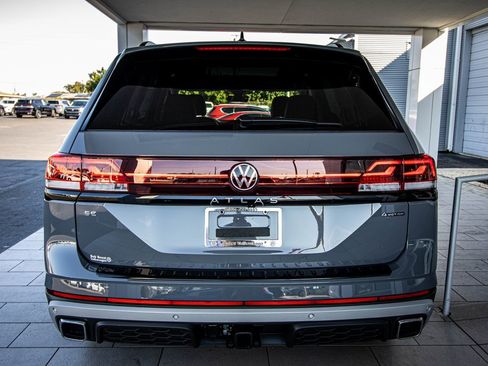 New 2026 Volkswagen Atlas Peak Edition image 15
