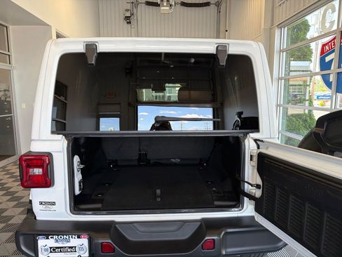 Used 2024 Jeep Wrangler Unlimited Sahara AWD/4WD image 11