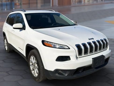 Used 2016 Jeep Cherokee Latitude w/ Cold Weather Group AWD/4WD image 18