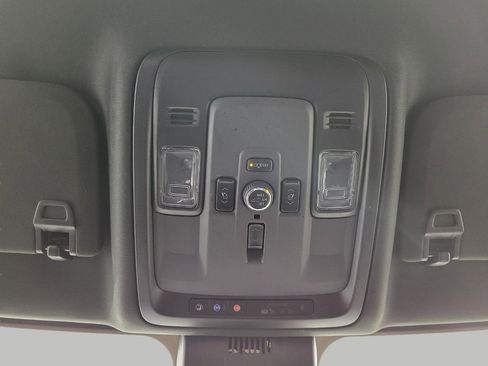 Used 2025 GMC Yukon XL Denali image 18