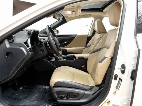 Used 2019 Lexus ES 350 w/ Premium Package image 4