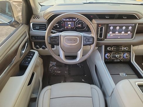 Used 2021 GMC Yukon Denali w/ Denali Premium Package image 17