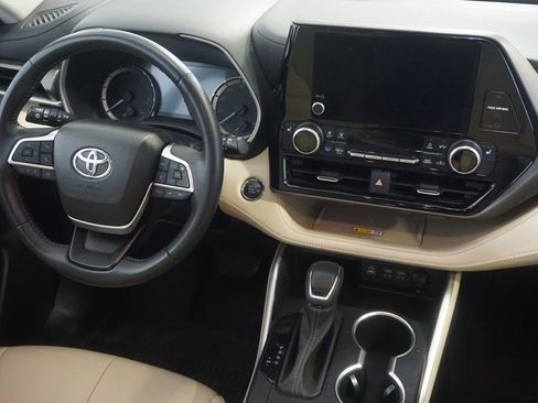 Used 2023 Toyota Highlander XLE AWD/4WD image 28