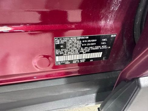 Used 2021 Toyota RAV4 XLE Premium image 29