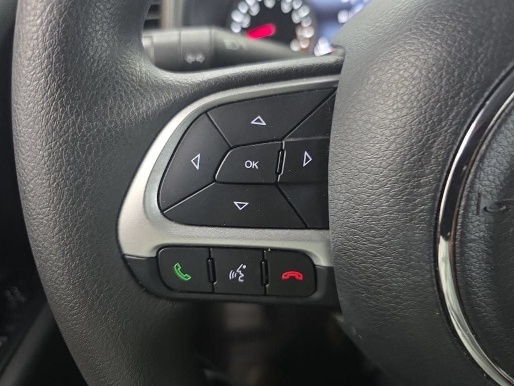 Used 2023 Jeep Renegade Latitude AWD/4WD image 28