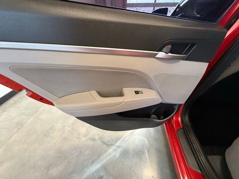 Used 2020 Hyundai Elantra SEL image 13