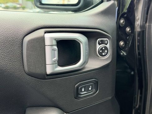 Used 2020 Jeep Wrangler Unlimited Sahara AWD/4WD image 13