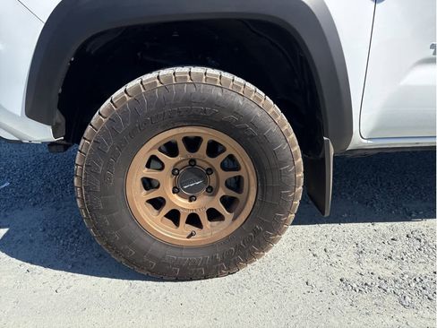 Used 2021 Toyota Tacoma TRD Off-Road w/ Technology Package image 24